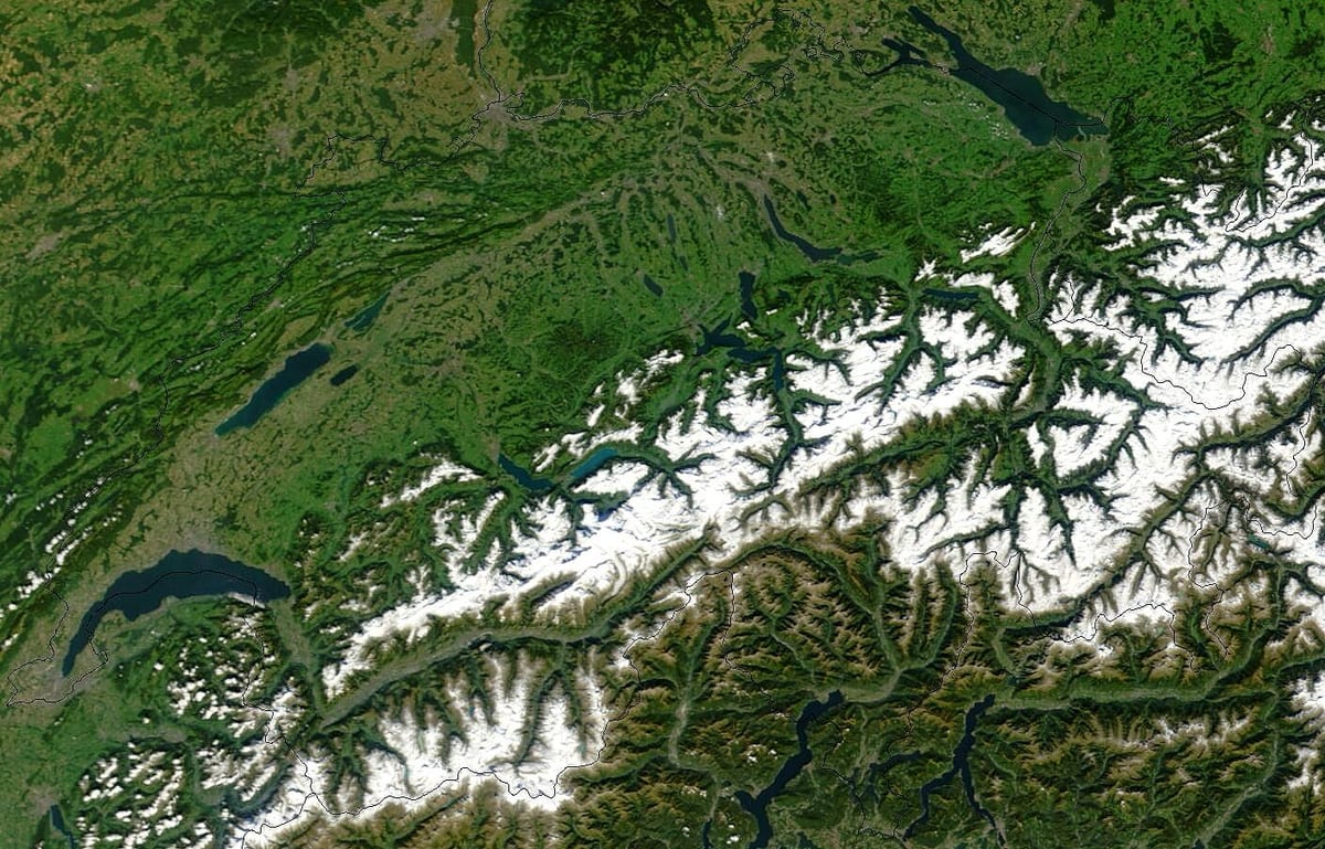 карта Швейцарії з супутниковими